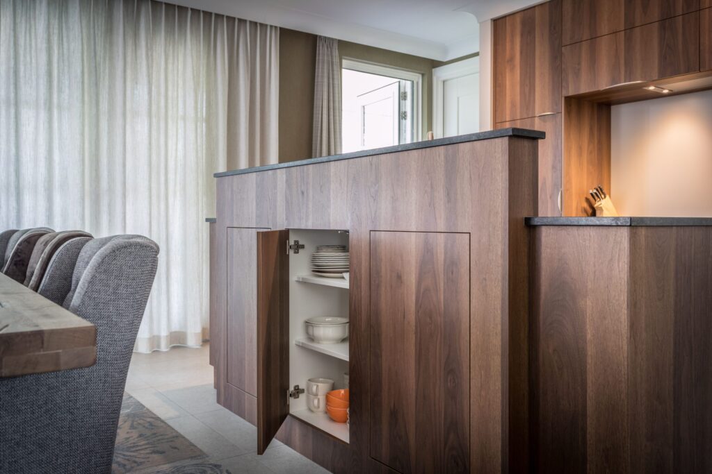Shinnoki Magic: Instantly Warm Up Any Space with DREAMLINE’s Natural Wood Charm