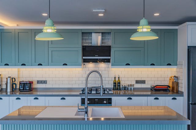 Minimalist Kitchen & Cabinets: The Art of Clean, Functional Design